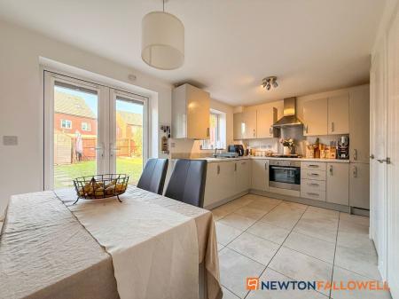 3 bedroom Semi-detached house for sale in Raddle Way, Middlebeck, NG24