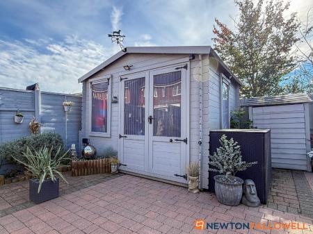 4 bedroom Detached house for sale in Mead Way, Balderton, NG24