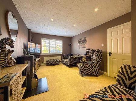 4 bedroom Detached house for sale in Mead Way, Balderton, NG24