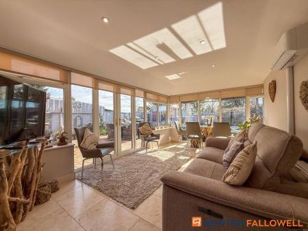 4 bedroom Detached house for sale in Mead Way, Balderton, NG24