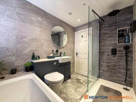 4 bedroom Detached house for sale in Mead Way, Balderton, NG24