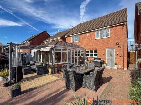 4 bedroom Detached house for sale in Mead Way, Balderton, NG24