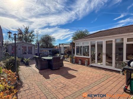 4 bedroom Detached house for sale in Mead Way, Balderton, NG24