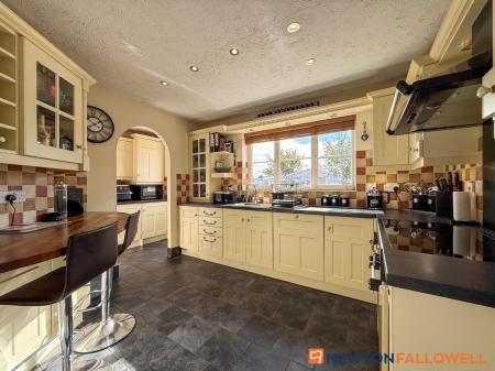 4 bedroom Detached house for sale in Mead Way, Balderton, NG24