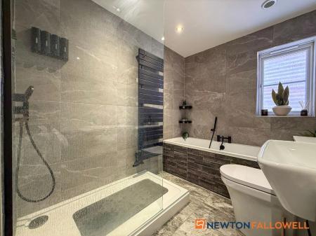 4 bedroom Detached house for sale in Mead Way, Balderton, NG24