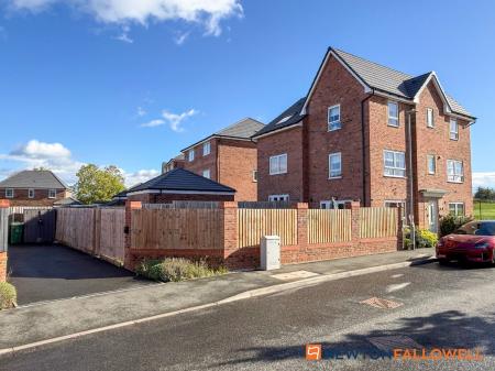 3 bedroom Semi-detached house for sale in Digby Avenue, Fernwood, NG24