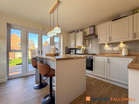 3 bedroom Semi-detached house for sale in Digby Avenue, Fernwood, NG24
