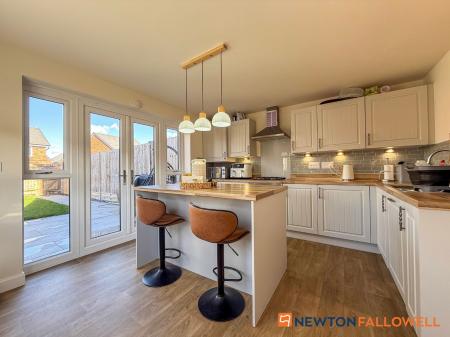 3 bedroom Semi-detached house for sale in Digby Avenue, Fernwood, NG24