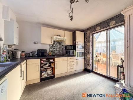 4 bedroom Detached house for sale in London Road, Balderton, NG24