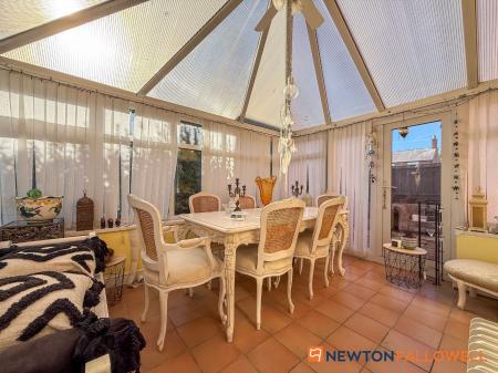 4 bedroom Detached house for sale in London Road, Balderton, NG24