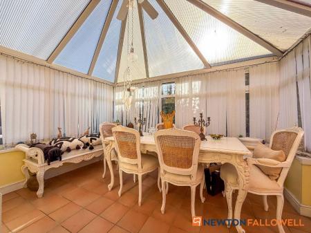4 bedroom Detached house for sale in London Road, Balderton, NG24