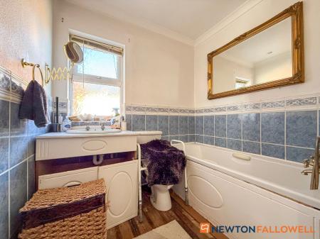 4 bedroom Detached house for sale in London Road, Balderton, NG24