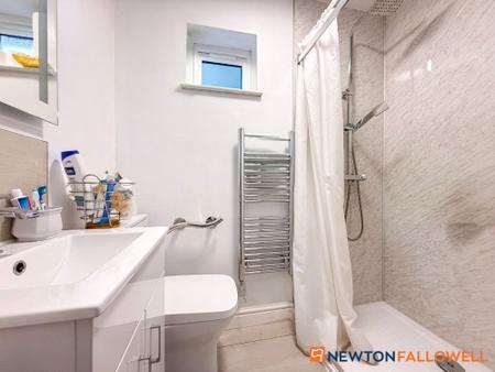 3 bedroom Detached house for sale in St. Peters Close, Farndon, NG24