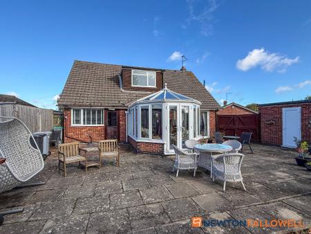 3 bedroom Detached house for sale in St. Peters Close, Farndon, NG24
