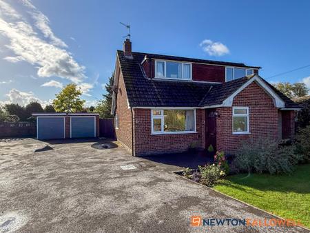3 bedroom Detached house for sale in St. Peters Close, Farndon, NG24