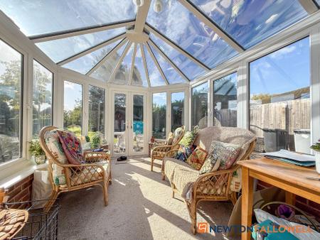 3 bedroom Detached house for sale in St. Peters Close, Farndon, NG24