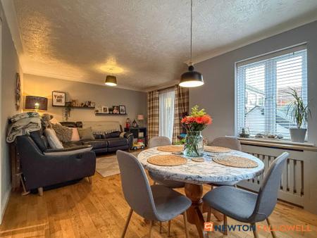 3 bedroom Link detached house for sale in Youngs Close, Coddington, NG24
