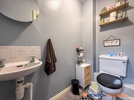 3 bedroom Link detached house for sale in Youngs Close, Coddington, NG24