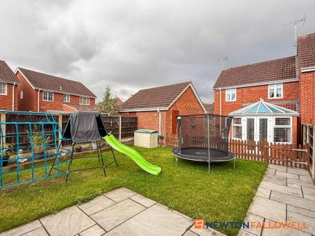 3 bedroom Link detached house for sale in Youngs Close, Coddington, NG24
