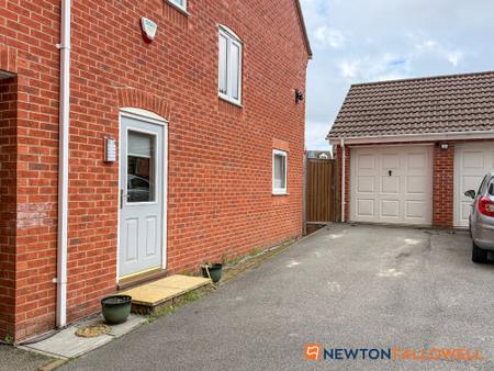 3 bedroom Link detached house for sale in Youngs Close, Coddington, NG24