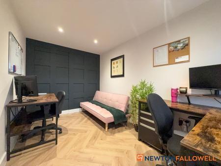 3 bedroom Detached house for sale in Hawton Road, Newark, NG24