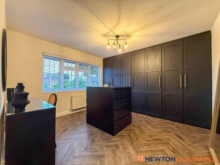 3 bedroom Detached house for sale in Hawton Road, Newark, NG24