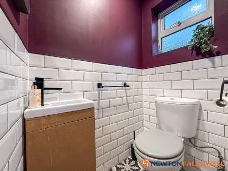 3 bedroom Detached house for sale in Hawton Road, Newark, NG24