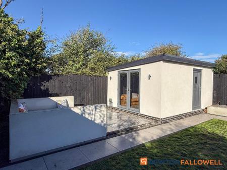 3 bedroom Detached house for sale in Hawton Road, Newark, NG24