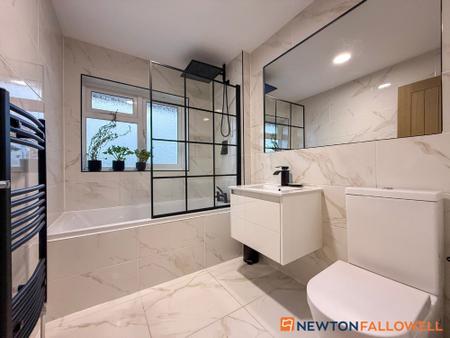 3 bedroom Detached house for sale in Hawton Road, Newark, NG24
