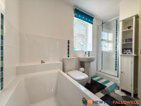 4 bedroom Detached house for sale in Marron Court, Fernwood, NG24