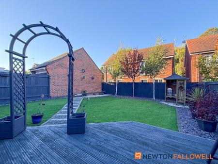 4 bedroom Detached house for sale in Marron Court, Fernwood, NG24