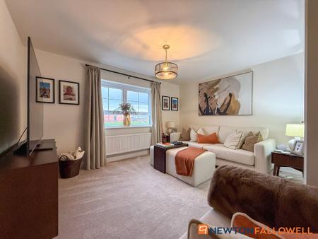 4 bedroom Semi-detached house for sale in Hunters Road, Fernwood, NG24