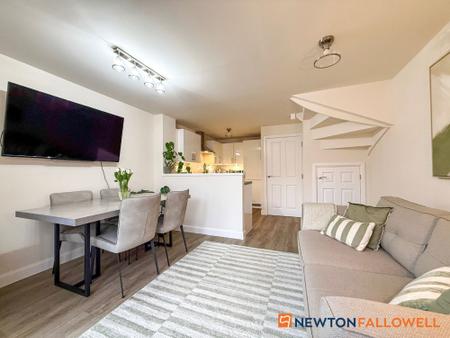 4 bedroom Semi-detached house for sale in Hunters Road, Fernwood, NG24