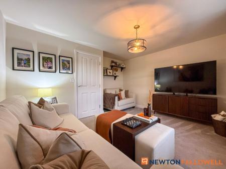 4 bedroom Semi-detached house for sale in Hunters Road, Fernwood, NG24