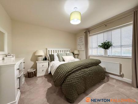 4 bedroom Semi-detached house for sale in Hunters Road, Fernwood, NG24