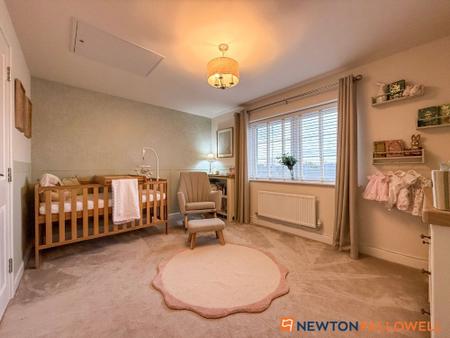 4 bedroom Semi-detached house for sale in Hunters Road, Fernwood, NG24
