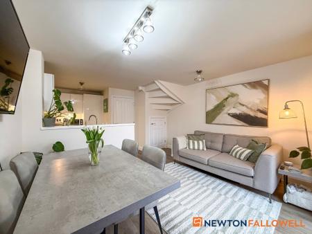 4 bedroom Semi-detached house for sale in Hunters Road, Fernwood, NG24