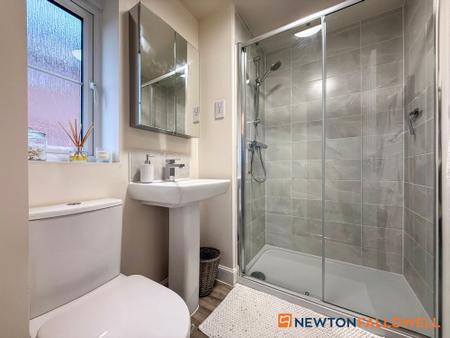 4 bedroom Semi-detached house for sale in Hunters Road, Fernwood, NG24