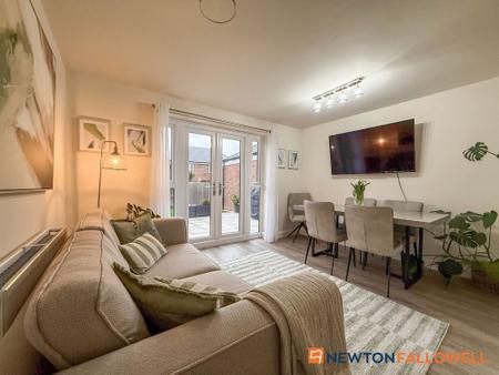 4 bedroom Semi-detached house for sale in Hunters Road, Fernwood, NG24