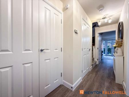 4 bedroom Semi-detached house for sale in Hunters Road, Fernwood, NG24