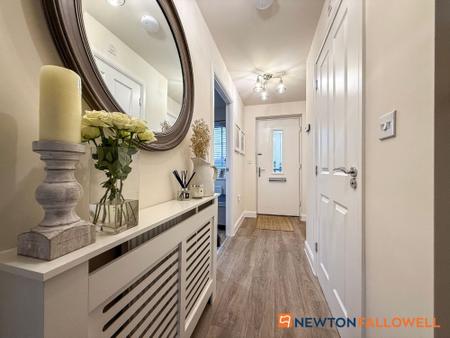 4 bedroom Semi-detached house for sale in Hunters Road, Fernwood, NG24