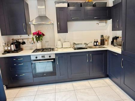 2 bedroom End of terrace house for sale in Abbots Drive, Oadby, LE2