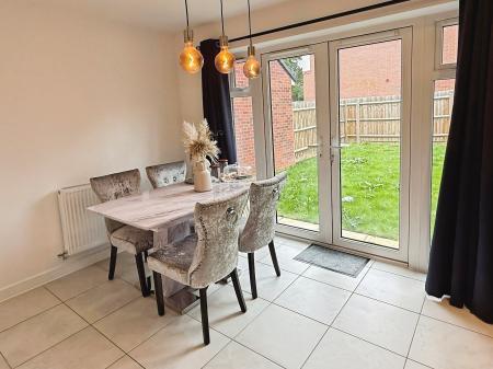 2 bedroom End of terrace house for sale in Abbots Drive, Oadby, LE2