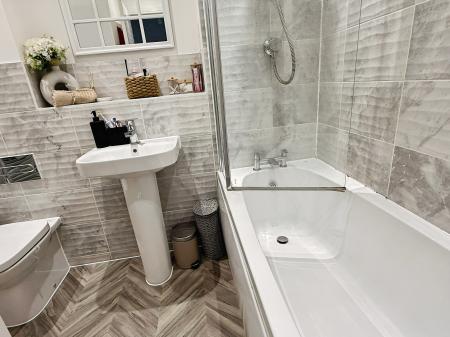 2 bedroom End of terrace house for sale in Abbots Drive, Oadby, LE2