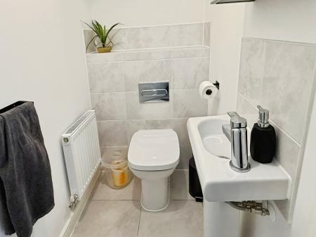 2 bedroom End of terrace house for sale in Abbots Drive, Oadby, LE2