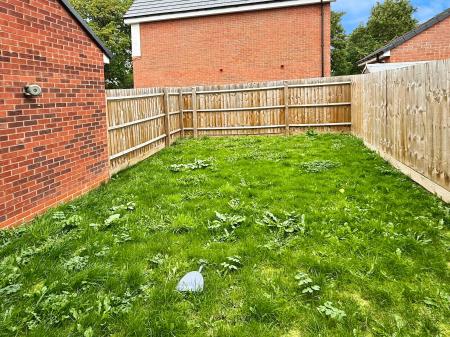 2 bedroom End of terrace house for sale in Abbots Drive, Oadby, LE2