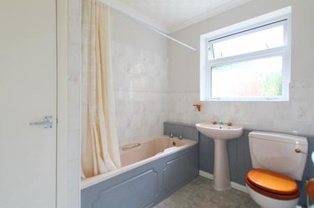 2 bedroom Detached bungalow for sale in Angus Close, Thurnby, Leicester, LE7