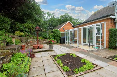 2 bedroom Detached bungalow for sale in Angus Close, Thurnby, Leicester, LE7