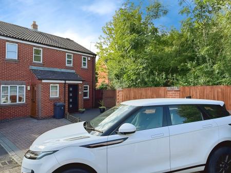 2 bedroom Semi-detached house for sale in Bryony Road, Hamilton, LE5