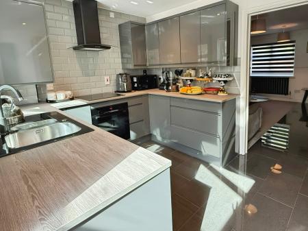 2 bedroom Semi-detached house for sale in Bryony Road, Hamilton, LE5